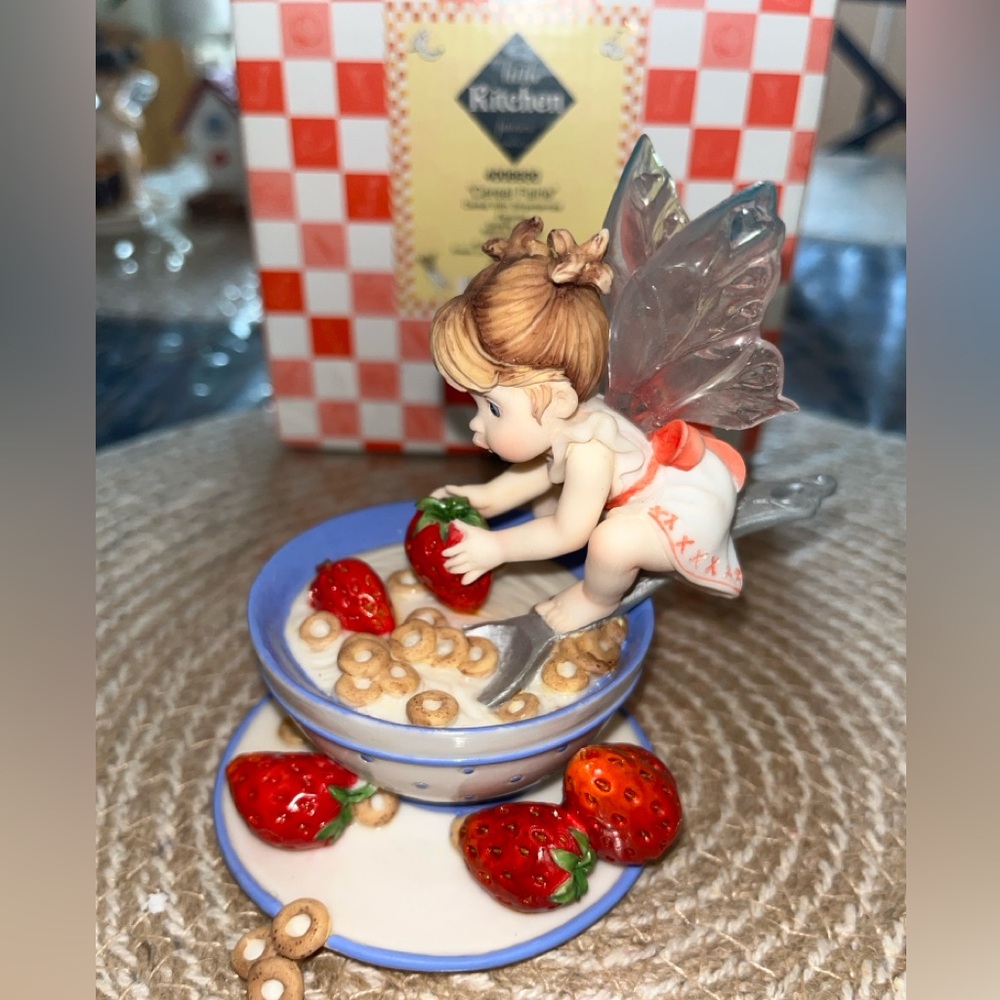 2007 “Cereal Fairie" Enesco, LLC
4008930